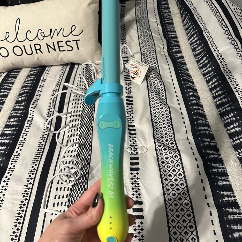 Neon beachwaver